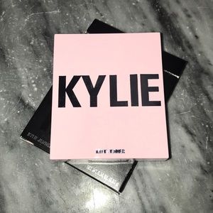 sold NEW KYLIE COSMETICS CHEERS DARLING KYLIGHTER